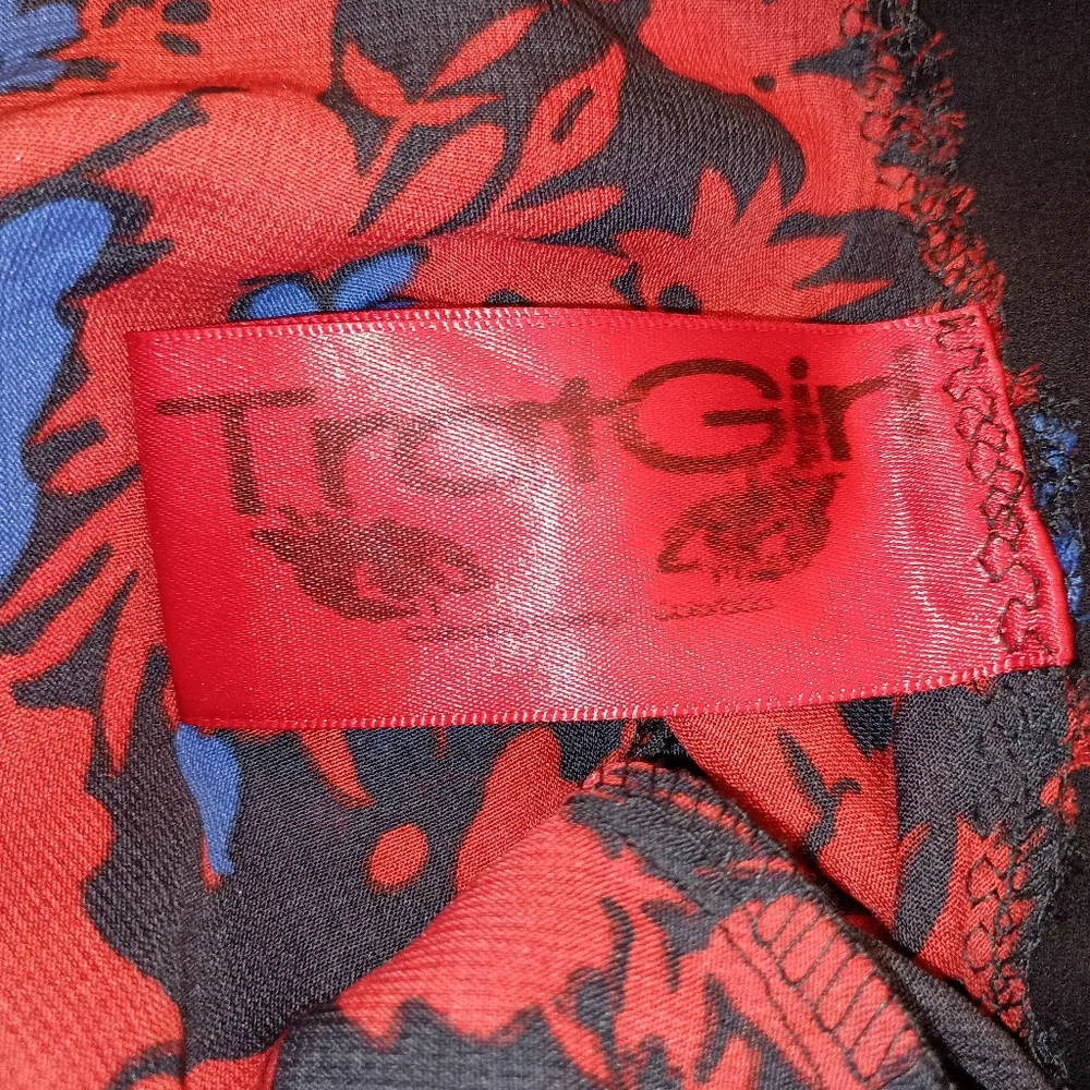 Trat Girl across waist